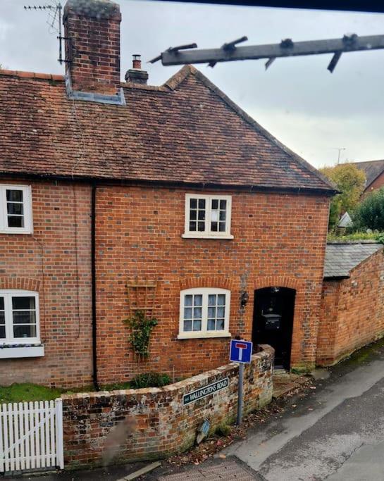 Gorgeous 2 Bedroom Kintbury Cottage Экстерьер фото