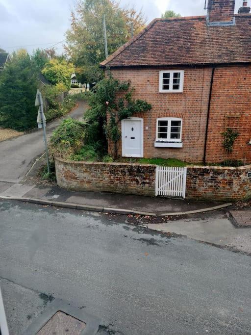 Gorgeous 2 Bedroom Kintbury Cottage Экстерьер фото
